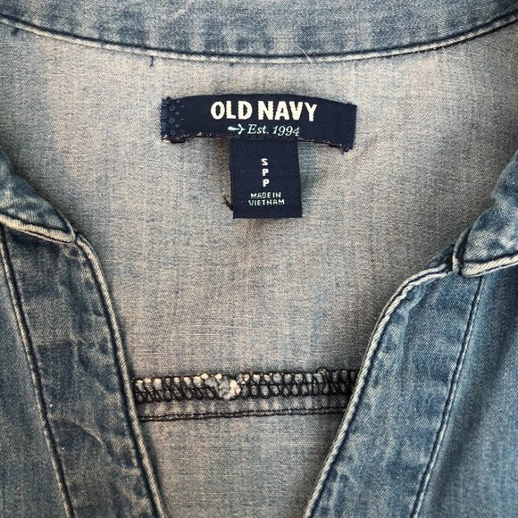 Old Navy Chambray Half Button-Up Blouse - Picture 3 of 7